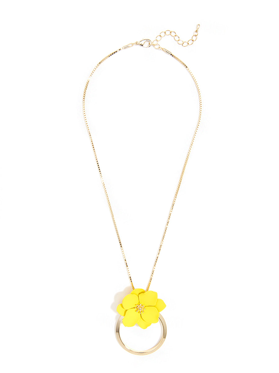 Flower And Ring Pendant Necklace